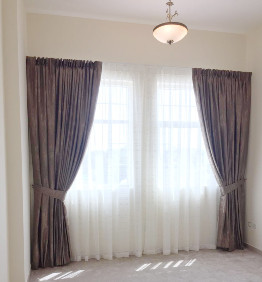 Curtains in  Al Wasl